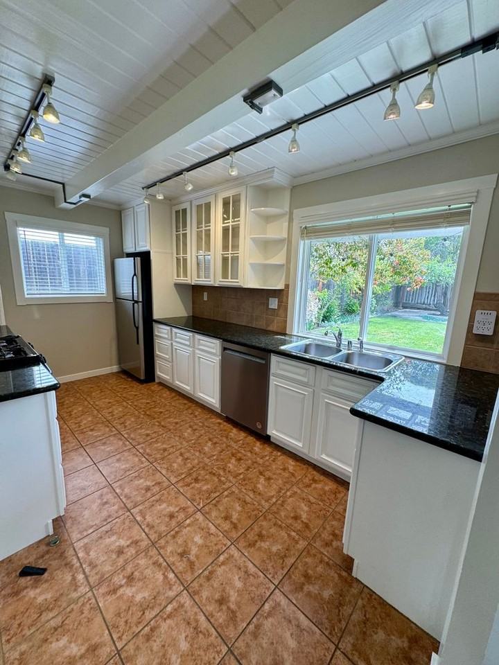 516 Hamilton Ave - Photo 2 of 20