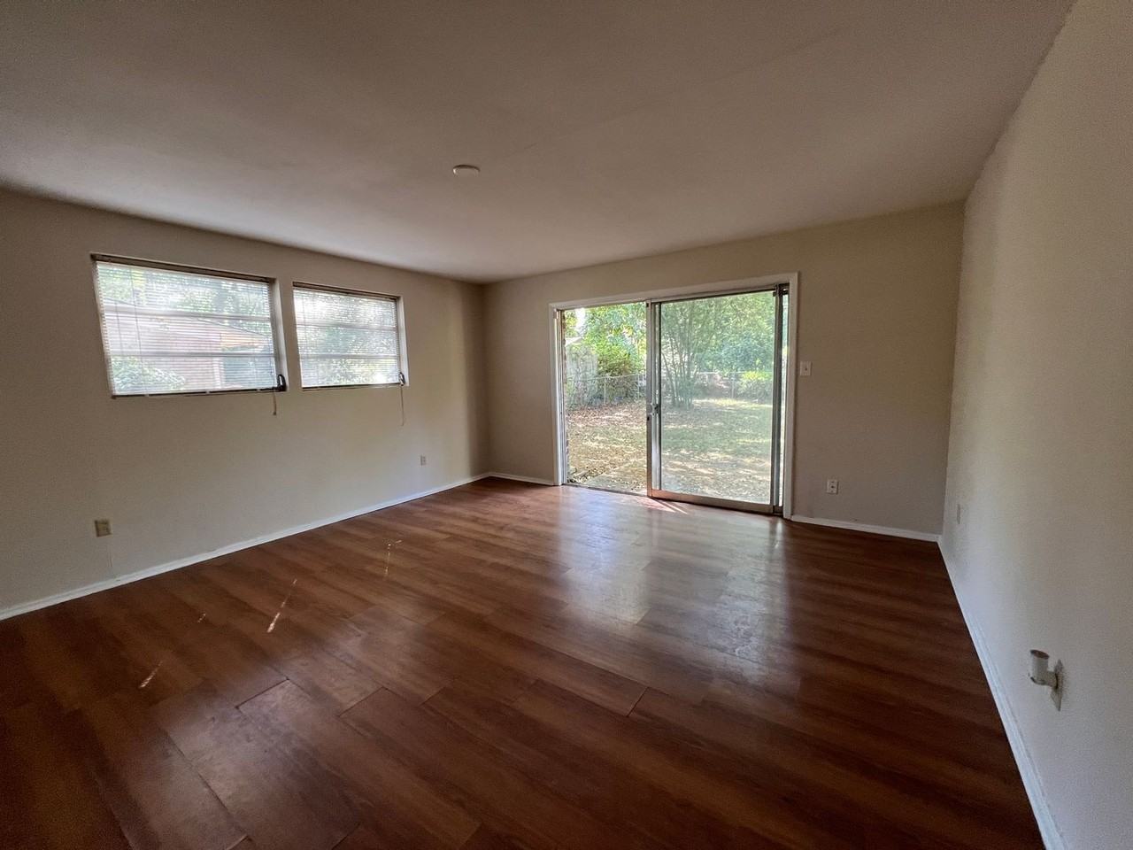 323 Willow Rd - Photo 2 of 27