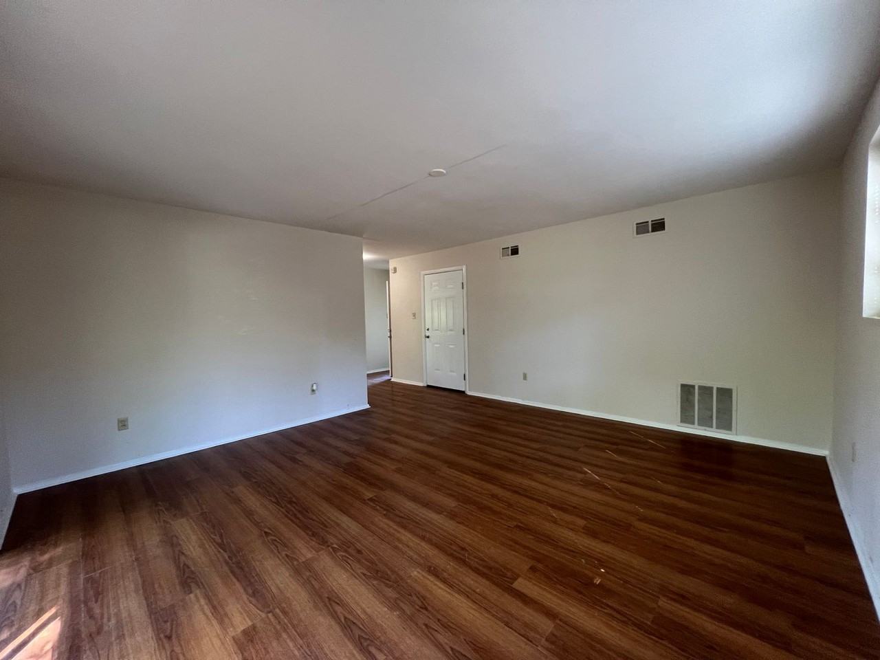 323 Willow Rd - Photo 3 of 27