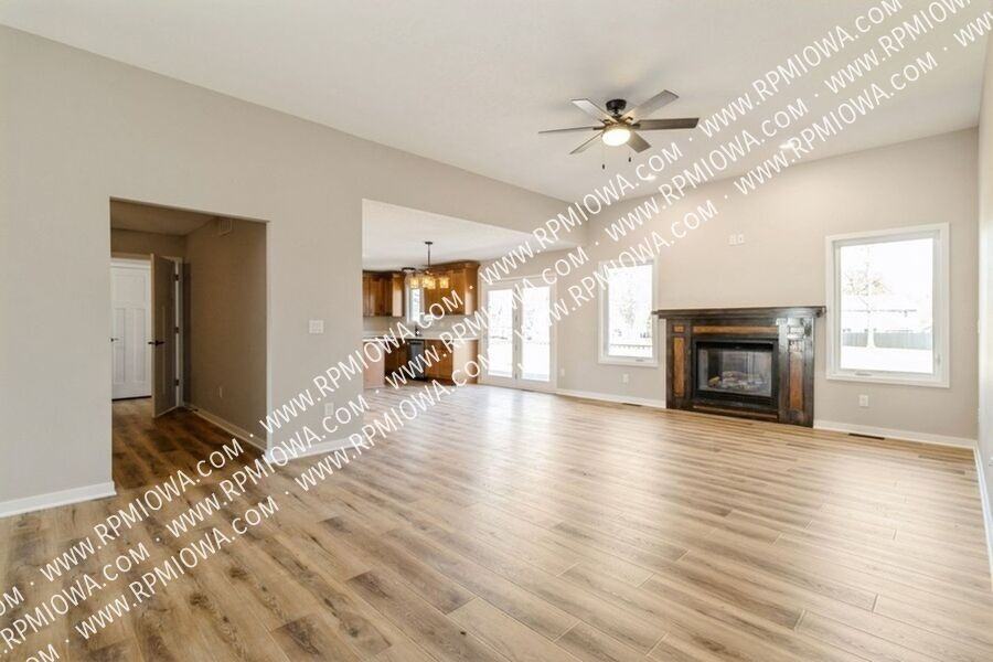 3018 E Spring St - Photo 2 of 16