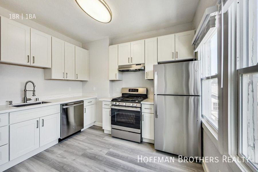 1705 36th Ave #303 - Photo 2 of 14