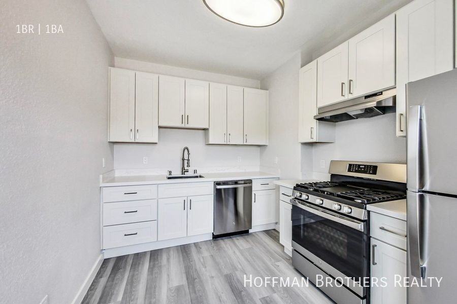 1705 36th Ave #303 - Photo 3 of 14