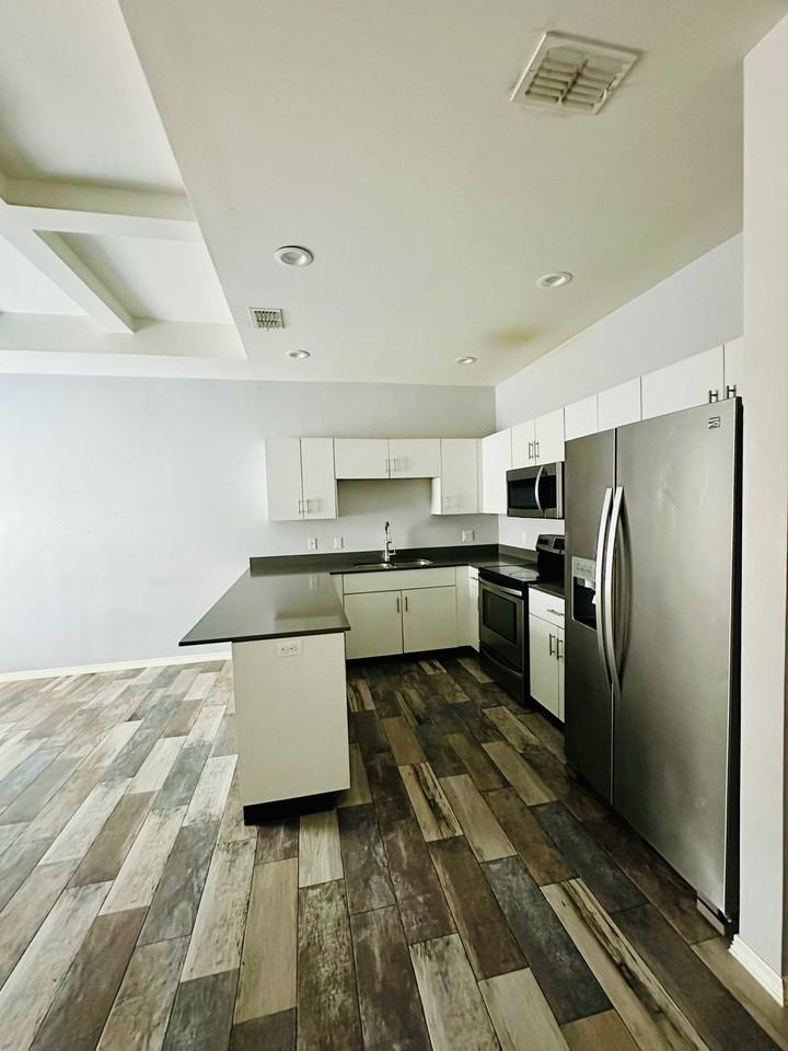 417 Newport Ave #2 - Photo 6 of 10