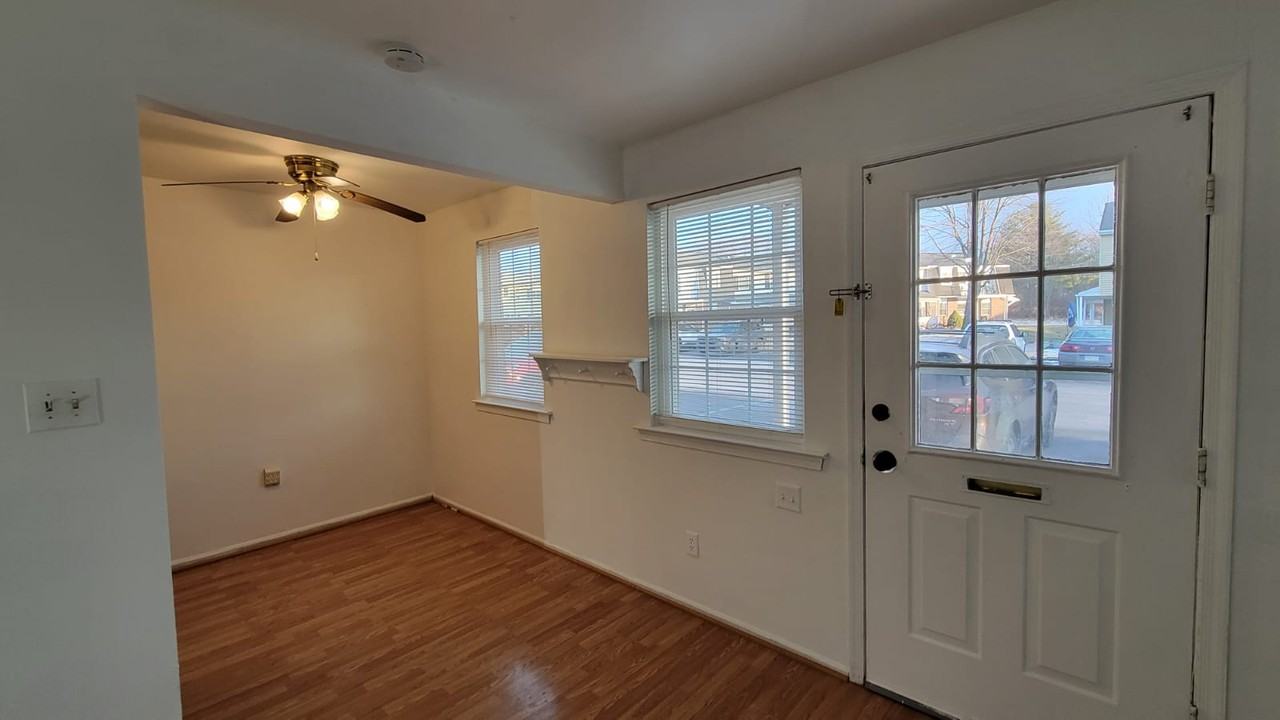 219 Washington Pl #219 - Photo 3 of 19