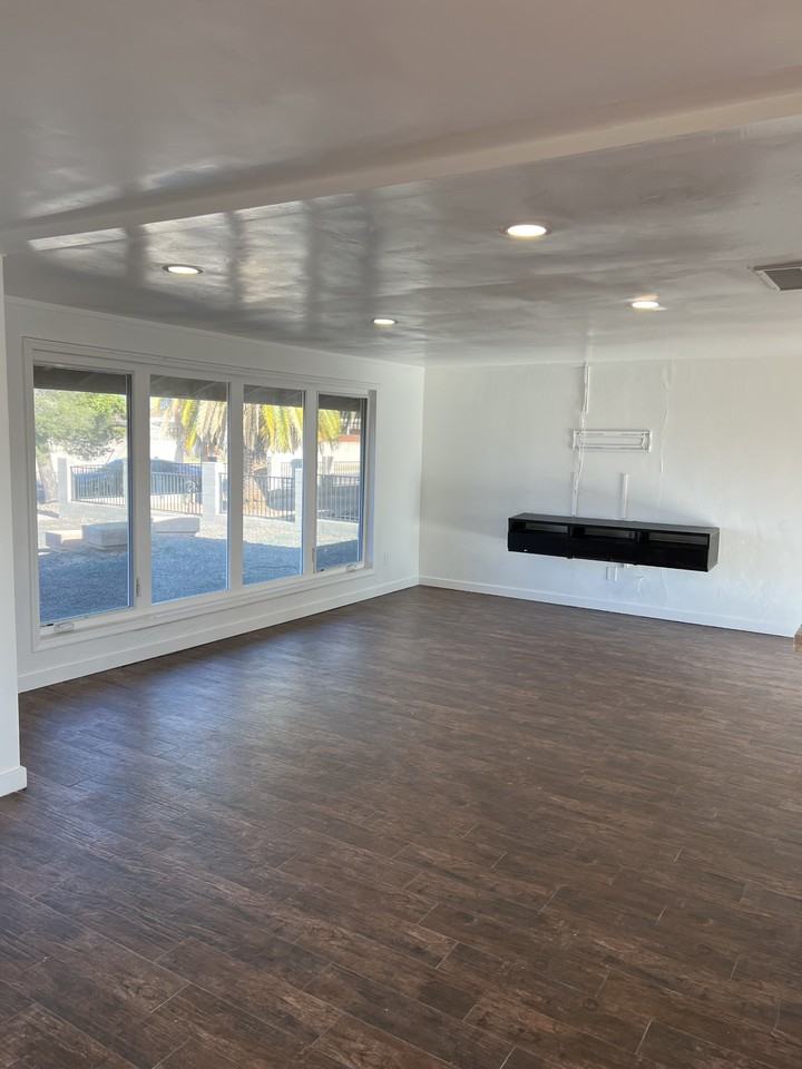 2120 S Calle Cordova #NA - Photo 3 of 16