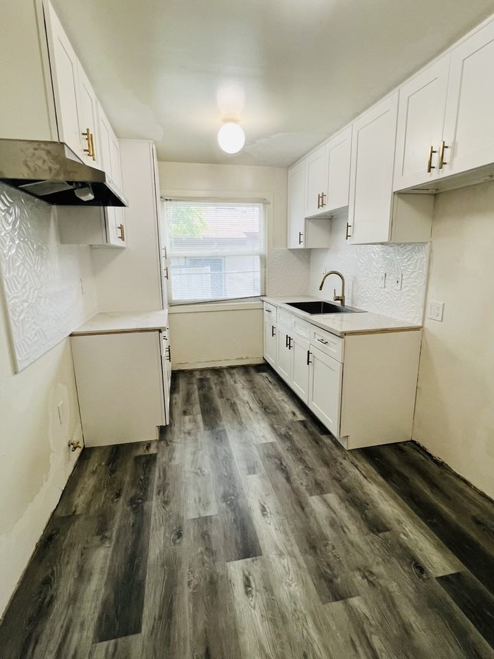 311 E Pomona Blvd #D - Photo 3 of 8