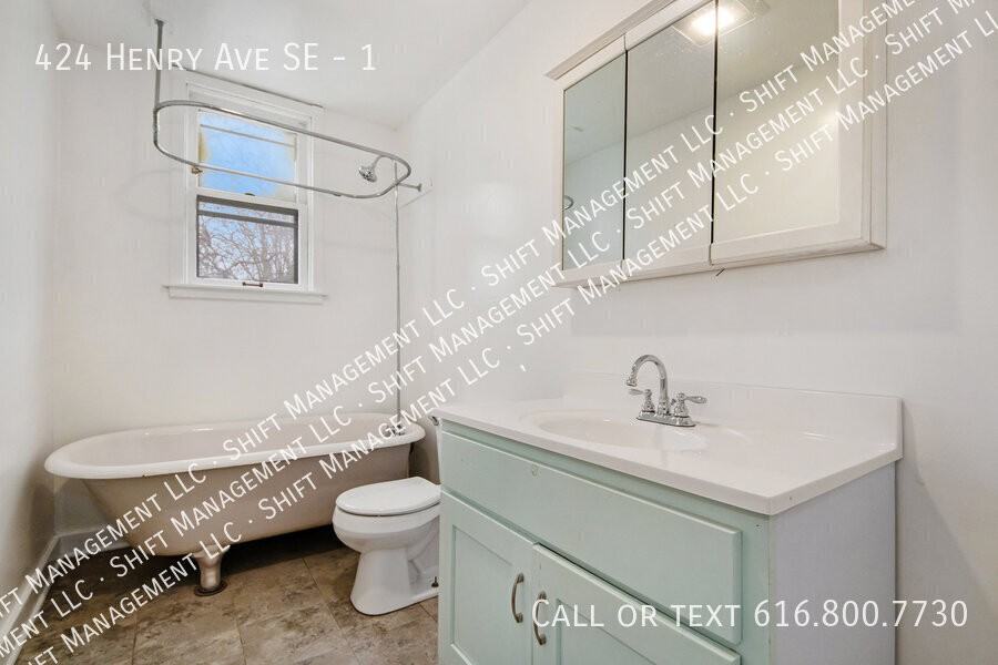 424 Henry Ave Se #1 - Photo 3 of 15