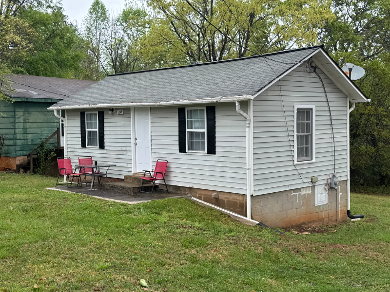 160 Miller St - Photo 2 of 10