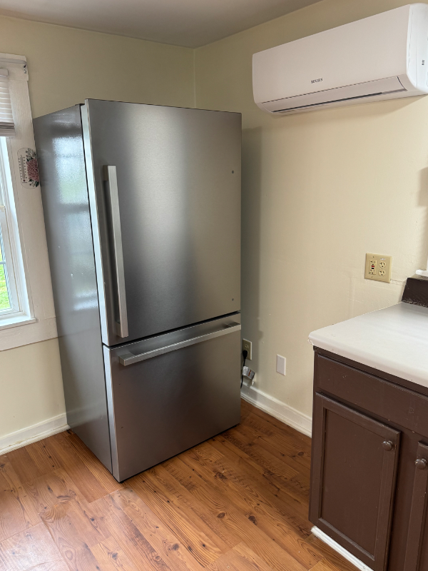 160 Miller St - Photo 3 of 10