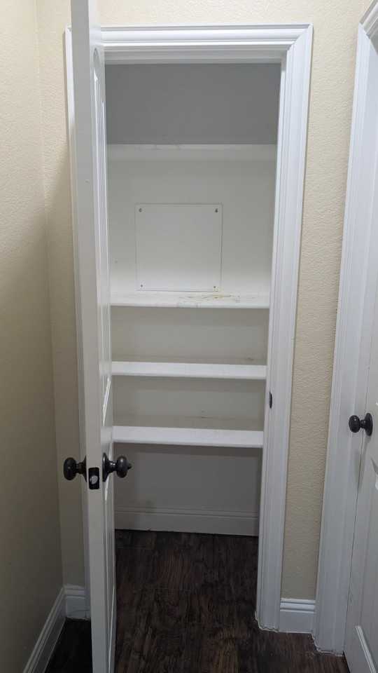 809 Tapley St, Unit Hall w/ Garage - Photo 4 of 4