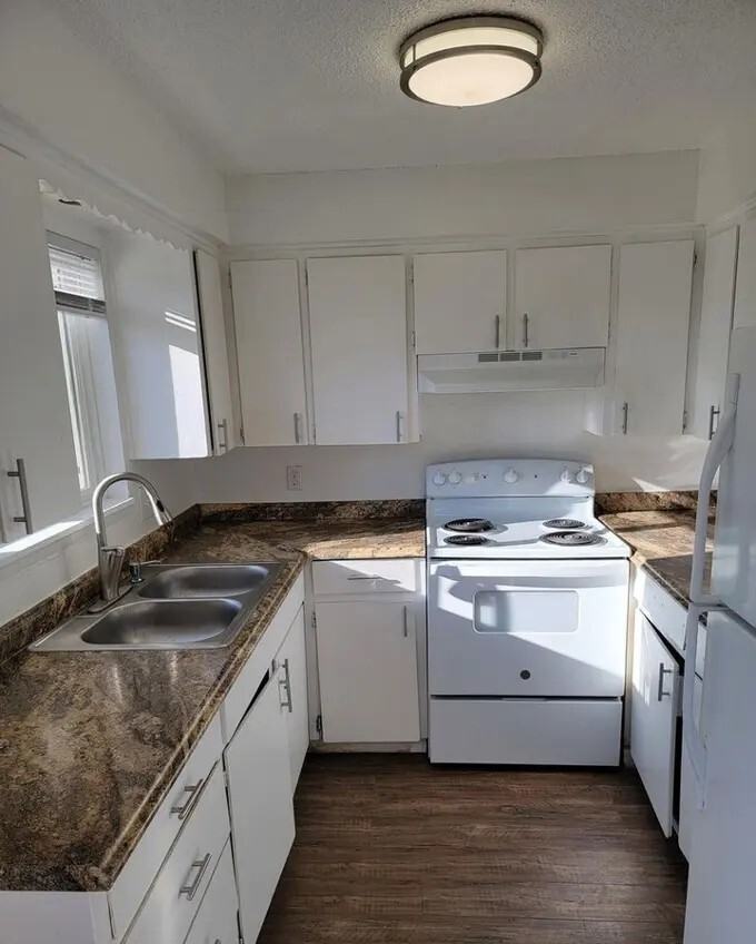 2435 Lee Street Southeast - Photo 5 of 11