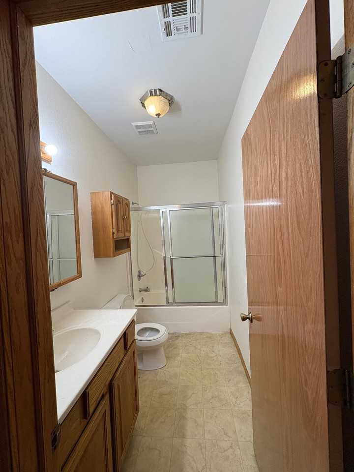 218 W Central Ave 3b - Photo 2 of 5