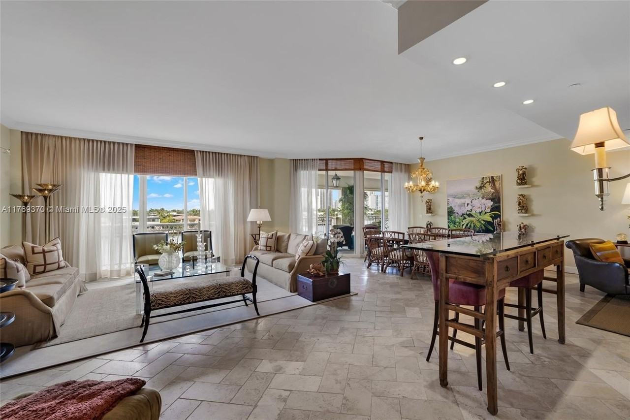 19925 Northeast 39th Place #402 - Photo 3 of 50