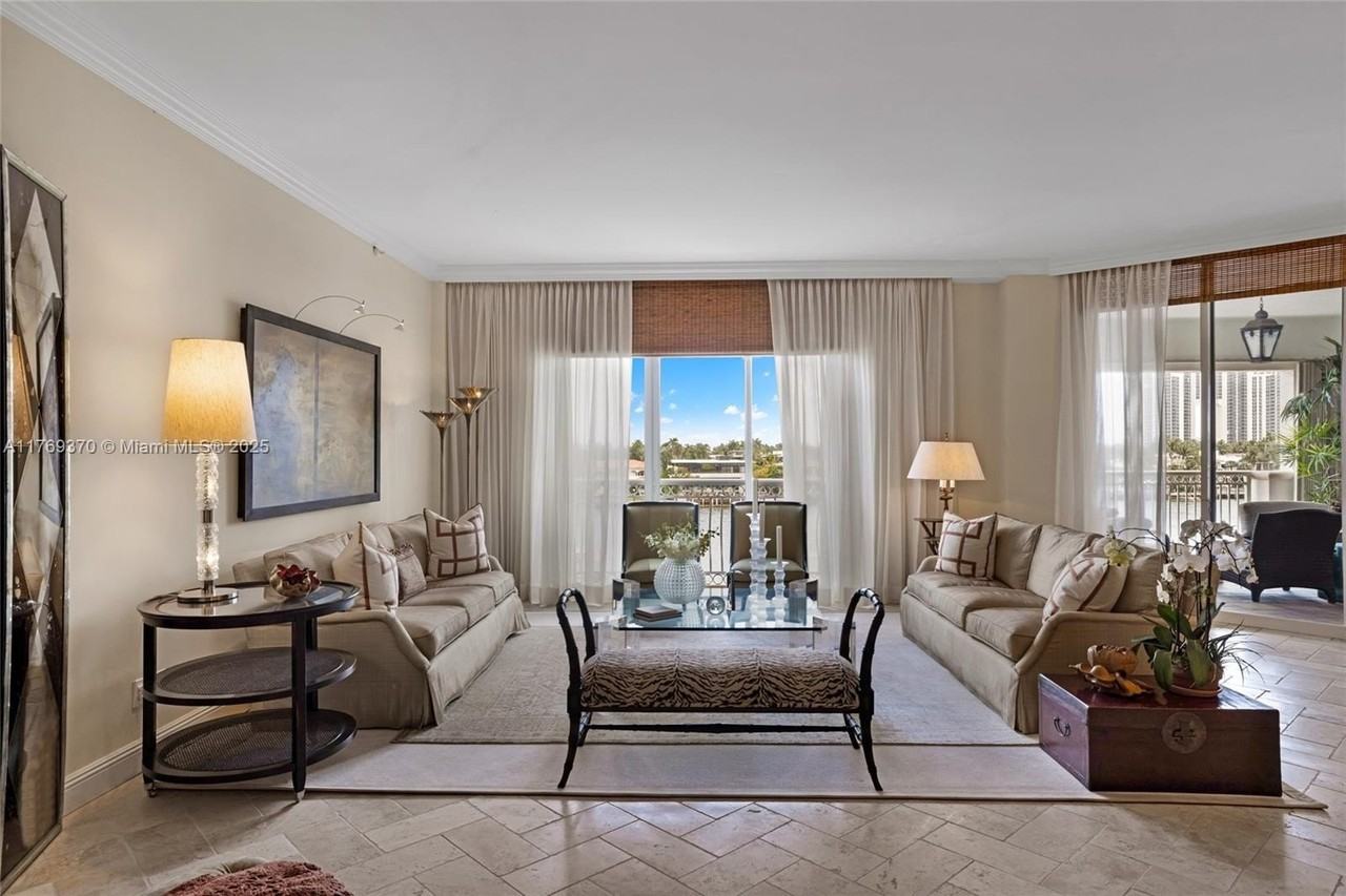 19925 Northeast 39th Place #402 - Photo 5 of 50