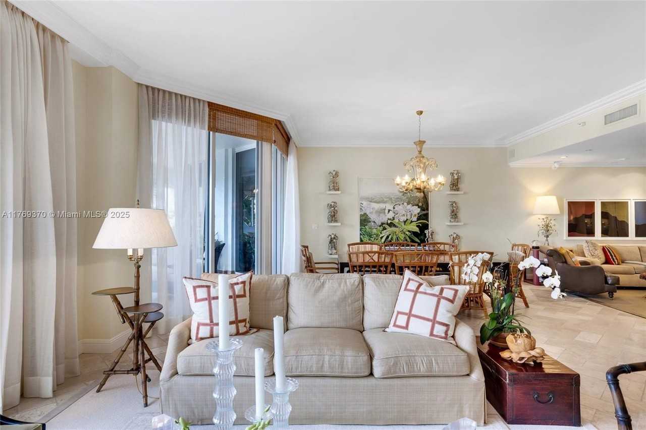 19925 Northeast 39th Place #402 - Photo 7 of 50