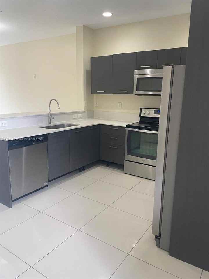 3508 Nw 13th St #3508 - Photo 5 of 12