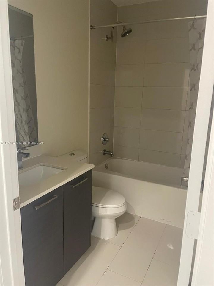 3508 Nw 13th St #3508 - Photo 6 of 12