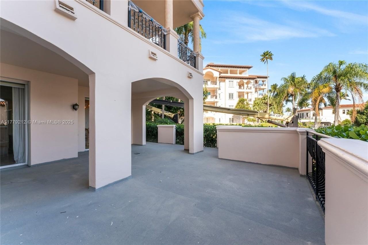 19112 Fisher Island Dr #19112 - Photo 3 of 37