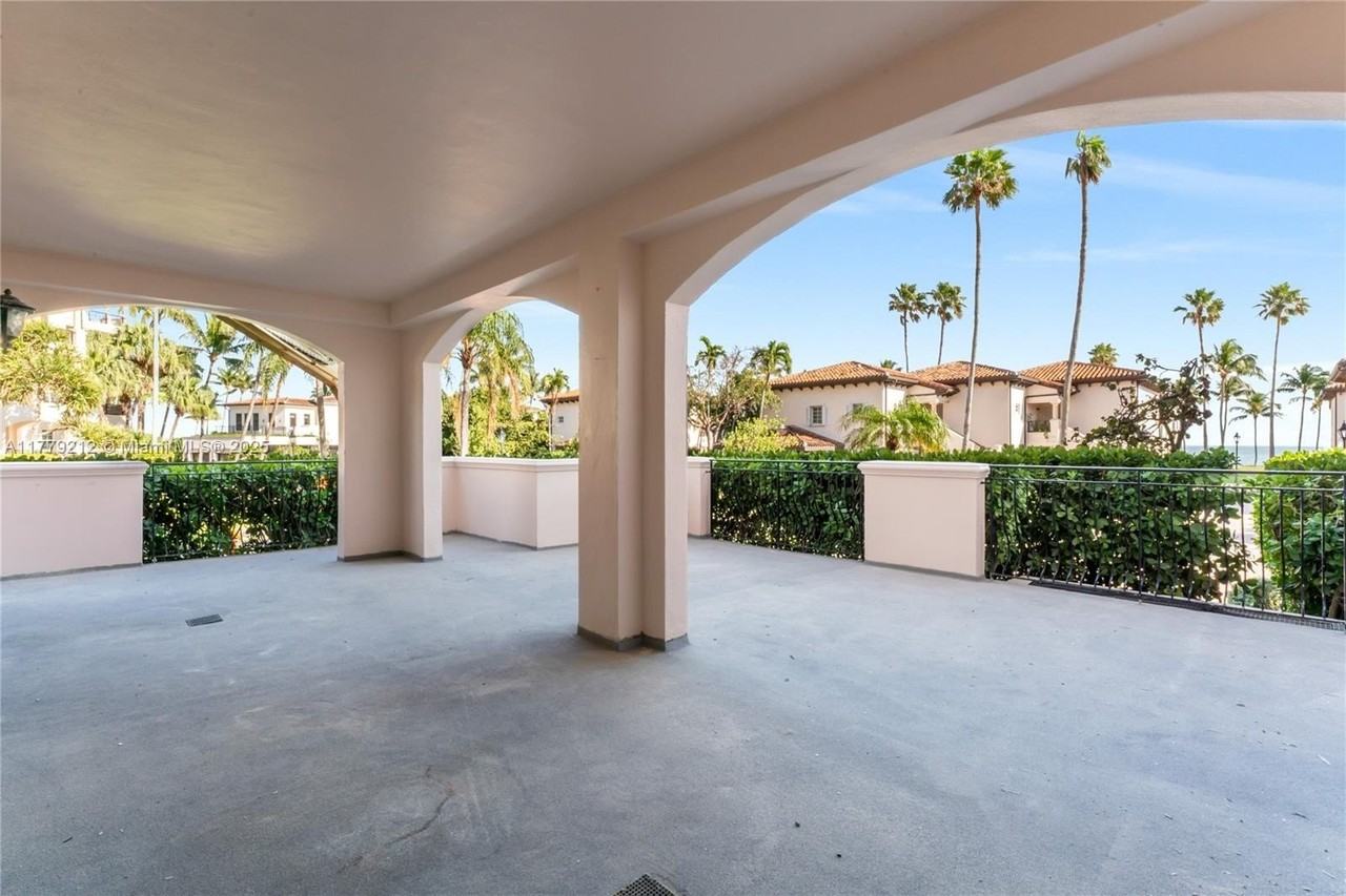 19112 Fisher Island Dr #19112 - Photo 5 of 37