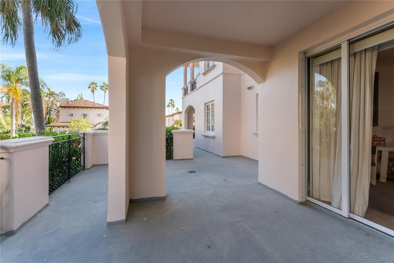 19112 Fisher Island Dr #19112 - Photo 6 of 37