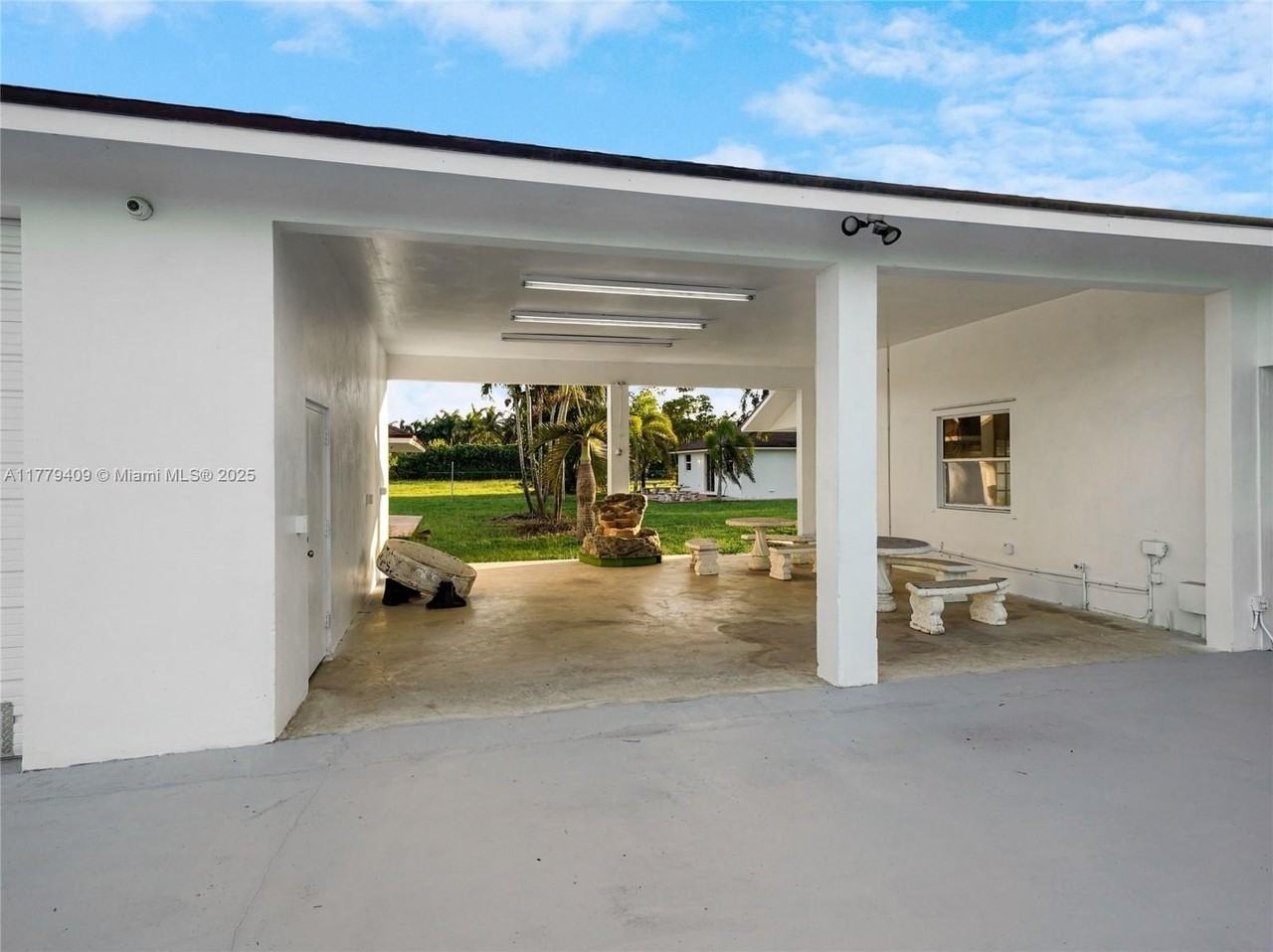 20000 Sw 216th St - Photo 6 of 46