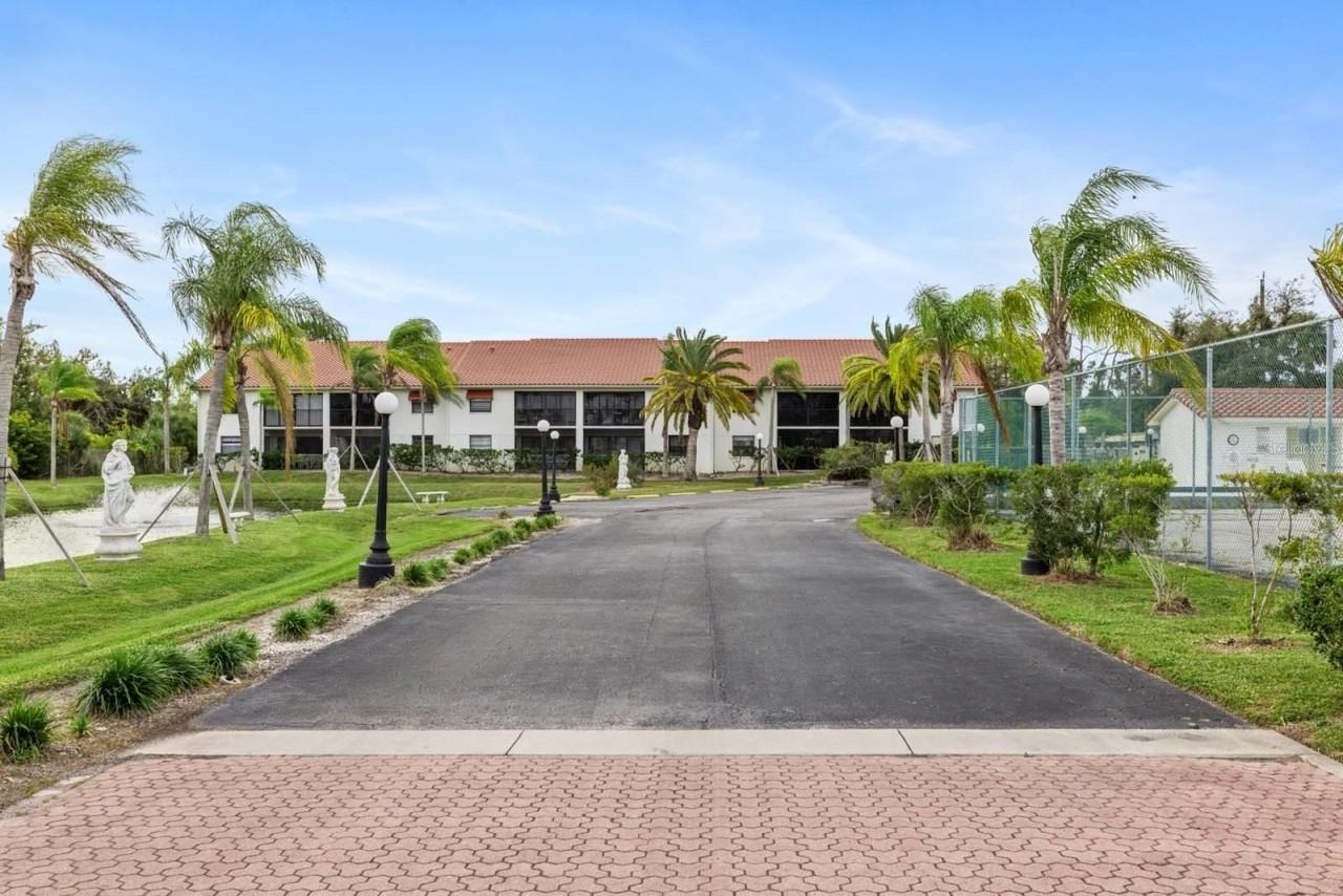 2275 S Mccall Rd #102 - Photo 6 of 48