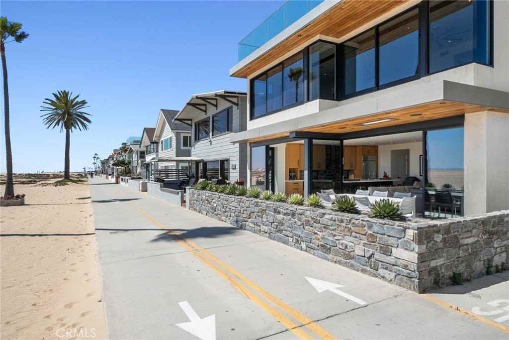 800 W Oceanfront - Photo 2 of 33