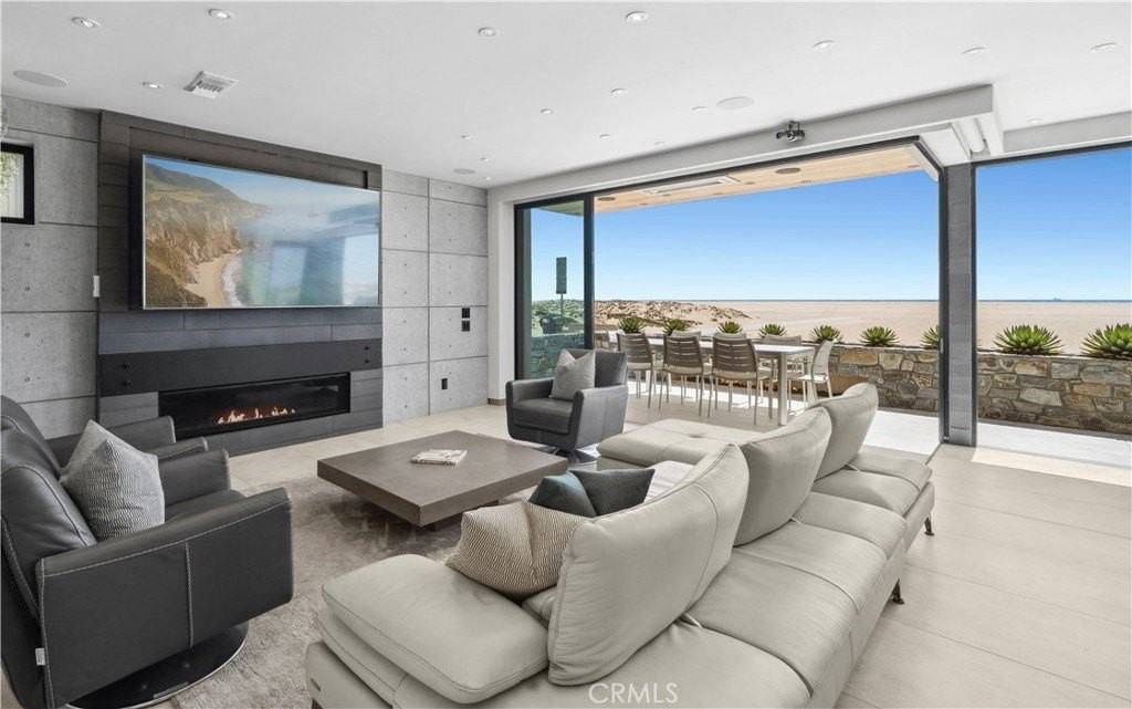 800 W Oceanfront - Photo 5 of 33