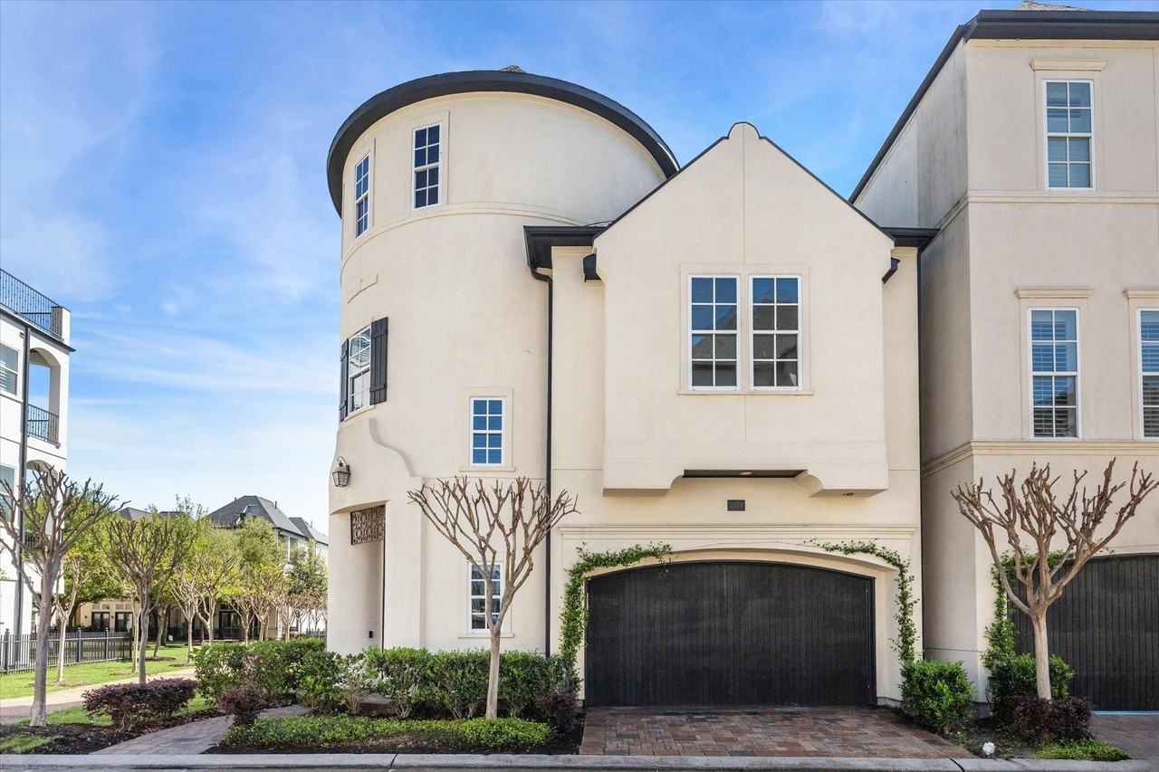 1818 Upland Lks - Photo 2 of 37