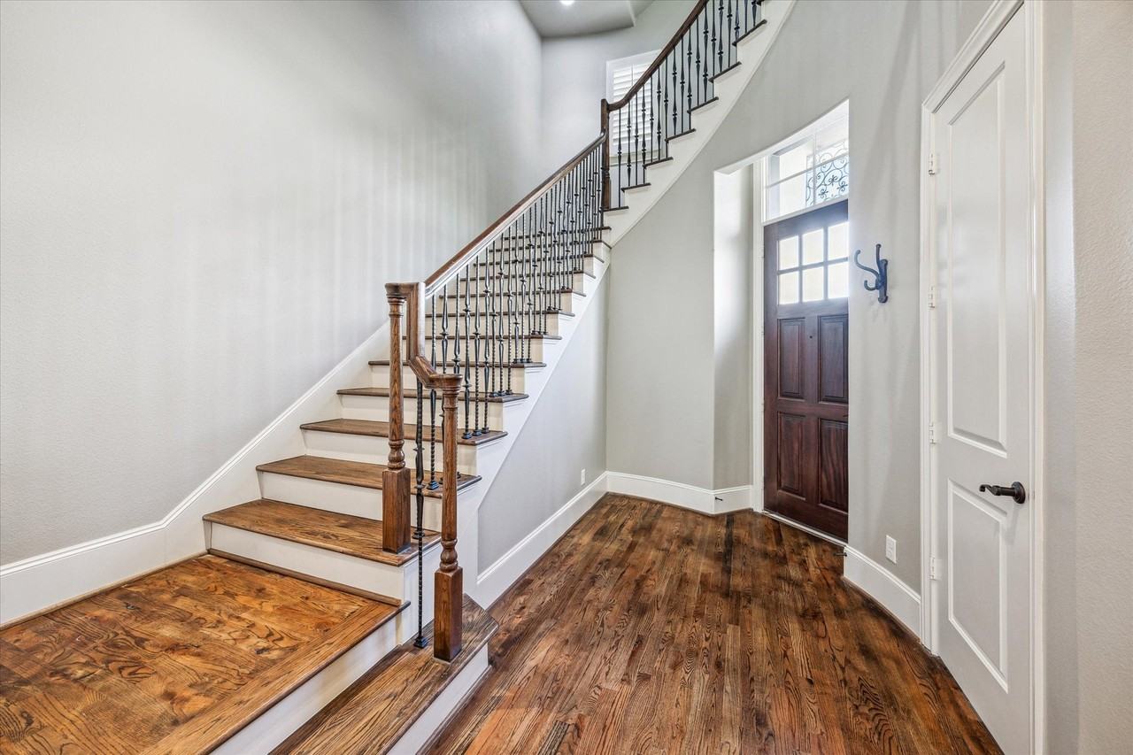 1818 Upland Lks - Photo 4 of 37