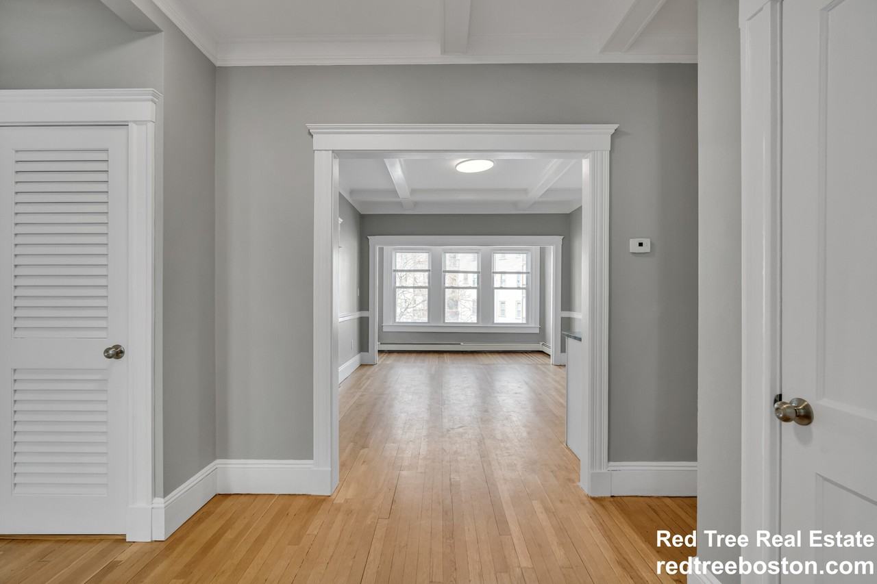 142 Sutherland Rd #2 - Photo 5 of 23