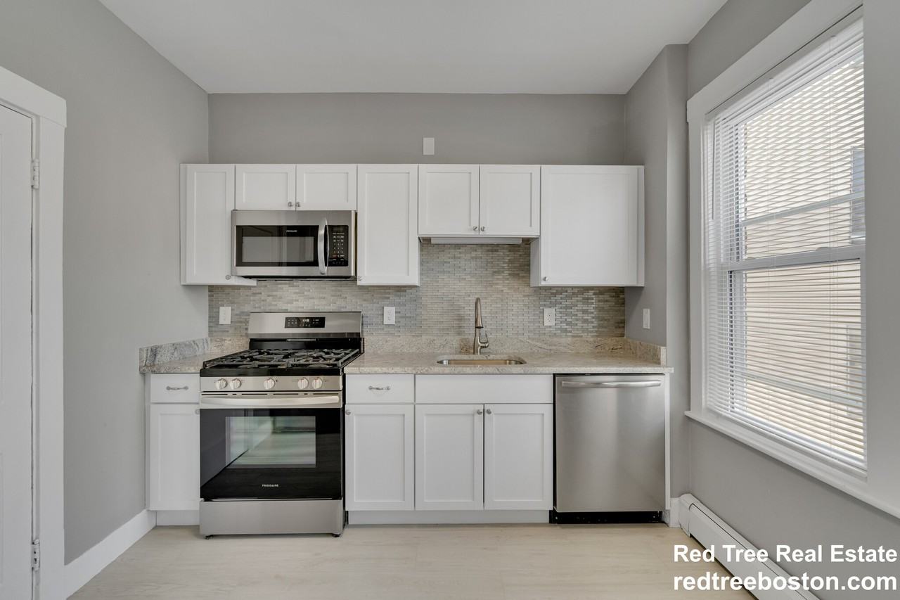 142 Sutherland Rd #2 - Photo 7 of 23