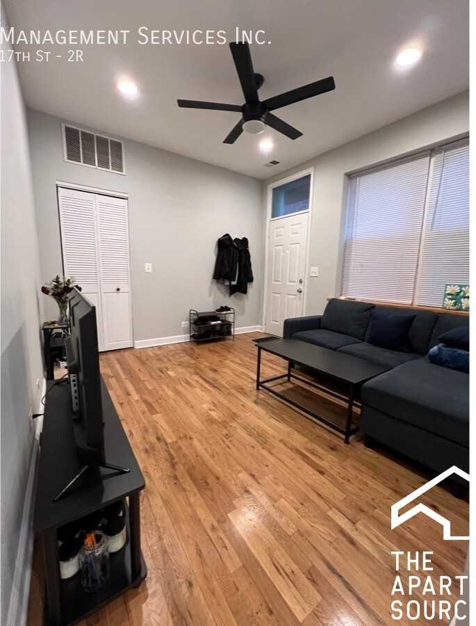 1119 W 17th St #3R - Photo 2 of 7