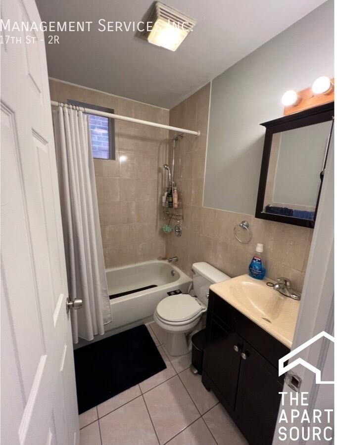 1119 W 17th St #3R - Photo 7 of 7