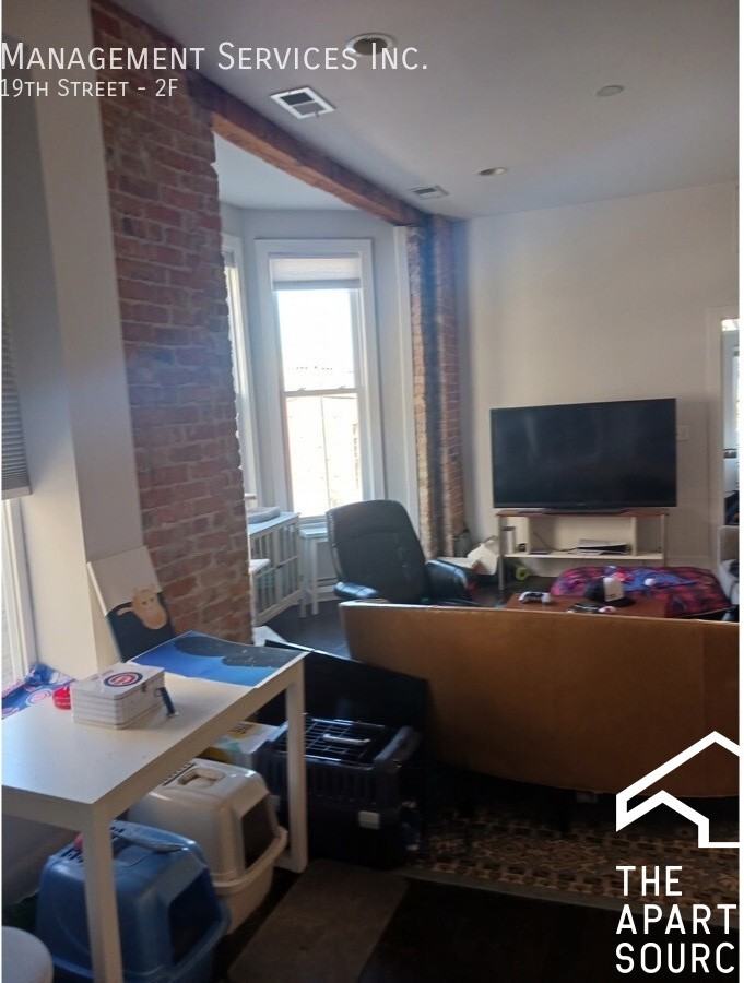 1539 W 19th St #2F - Photo 3 of 8