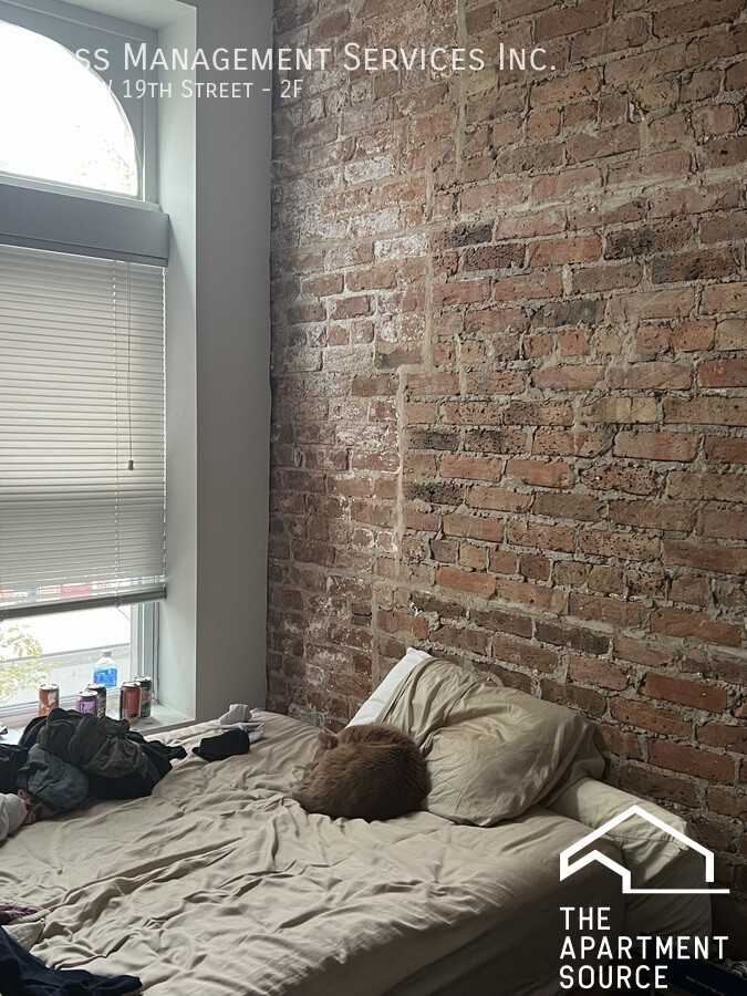 1539 W 19th St #2F - Photo 5 of 8