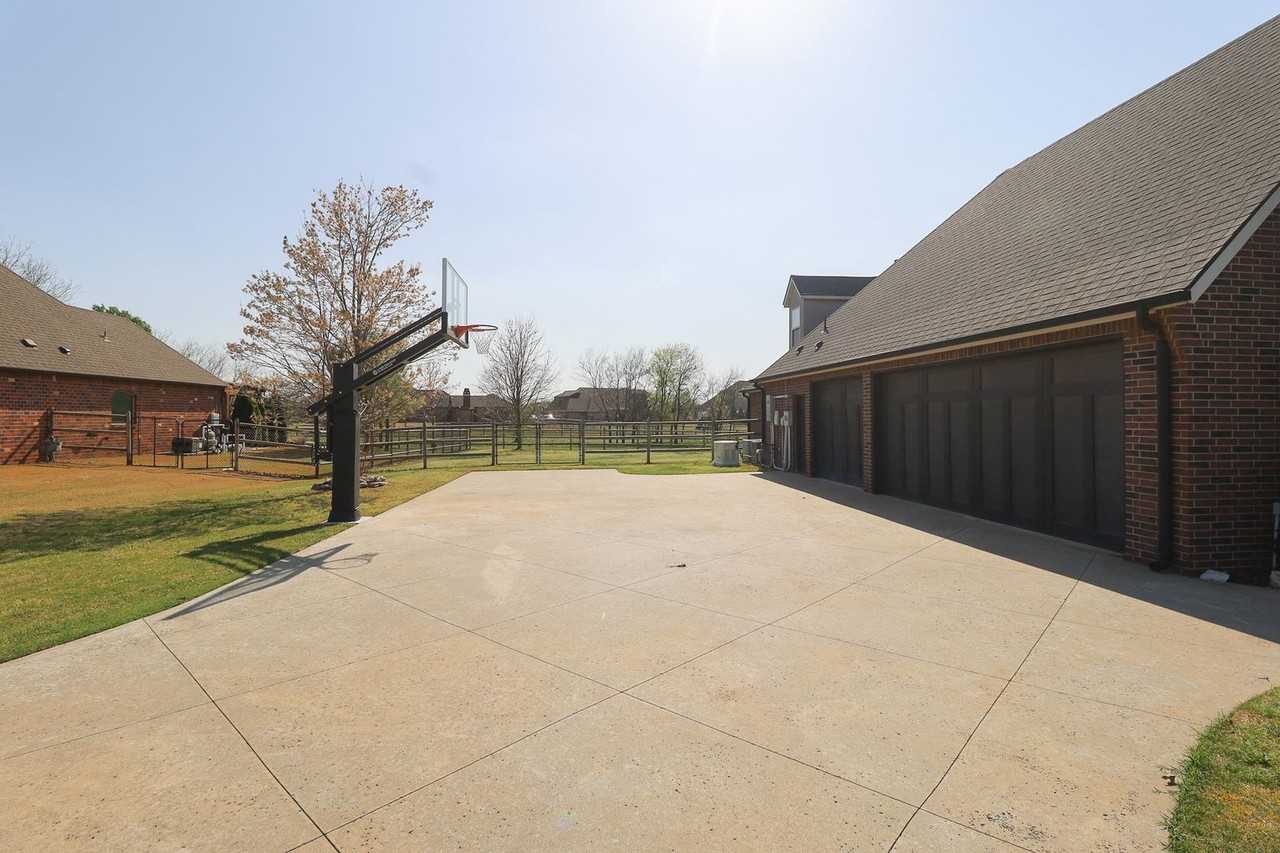 6458 N Twin Creeks Dr - Photo 2 of 50