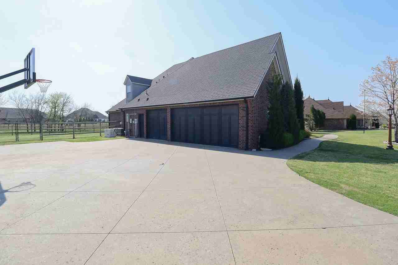 6458 N Twin Creeks Dr - Photo 3 of 50