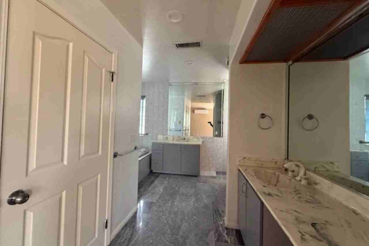 1527 Bellford Ave - Photo 3 of 15