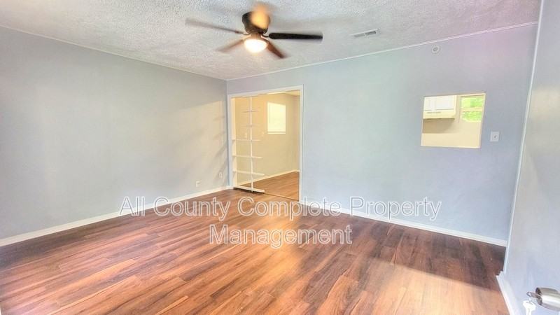 9348 Culpeper Ave - Photo 4 of 20