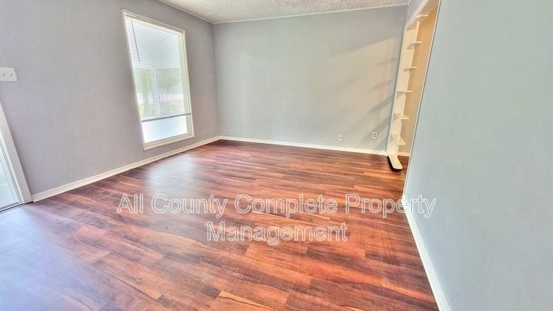 9348 Culpeper Ave - Photo 5 of 20