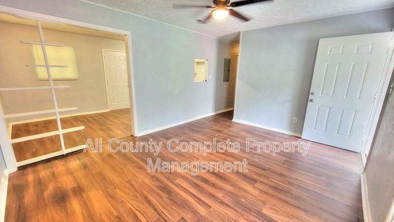 9348 Culpeper Ave - Photo 6 of 20