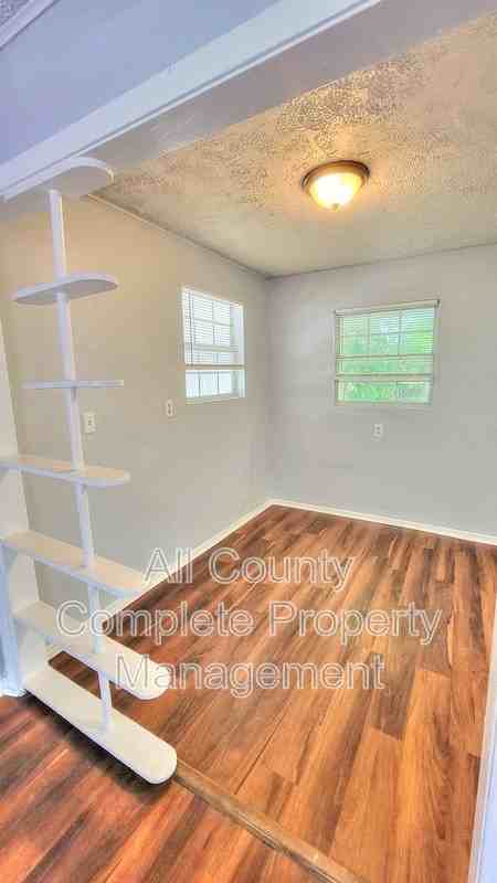 9348 Culpeper Ave - Photo 7 of 20