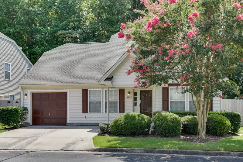 1133 Lady Ashley Dr - Photo 3 of 35