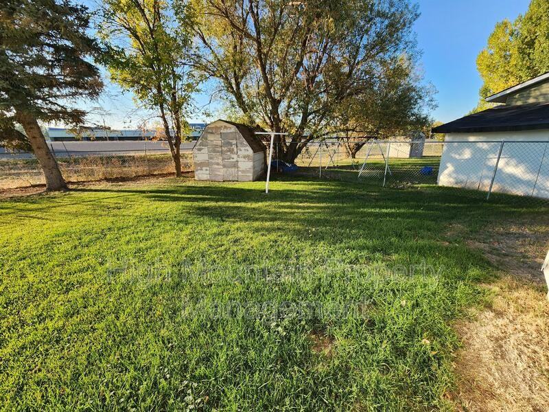 12 Jaxon Dr - Photo 2 of 23