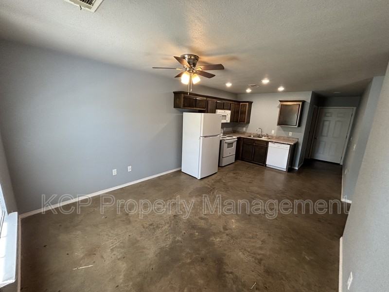 101 Perciful St Apt C - Photo 2 of 9