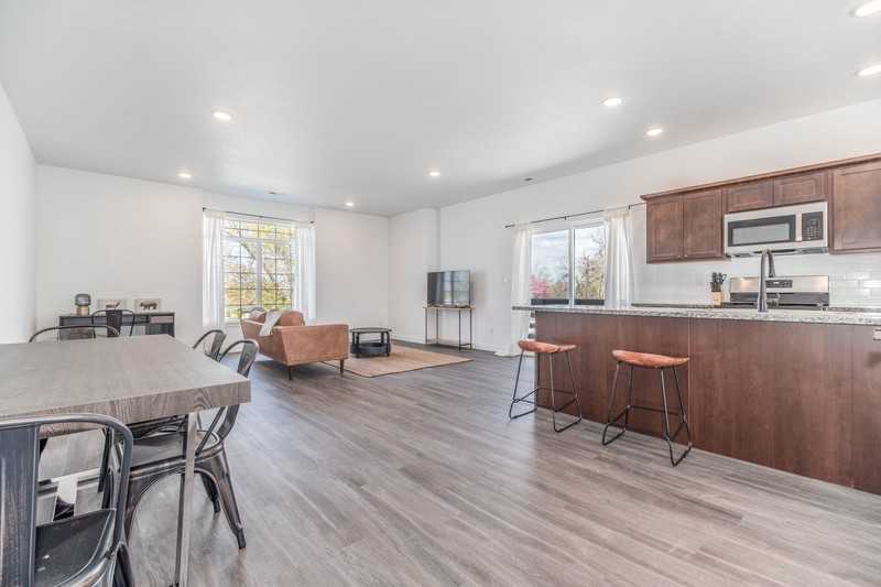 1213 Sable Blvd - Photo 2 of 12