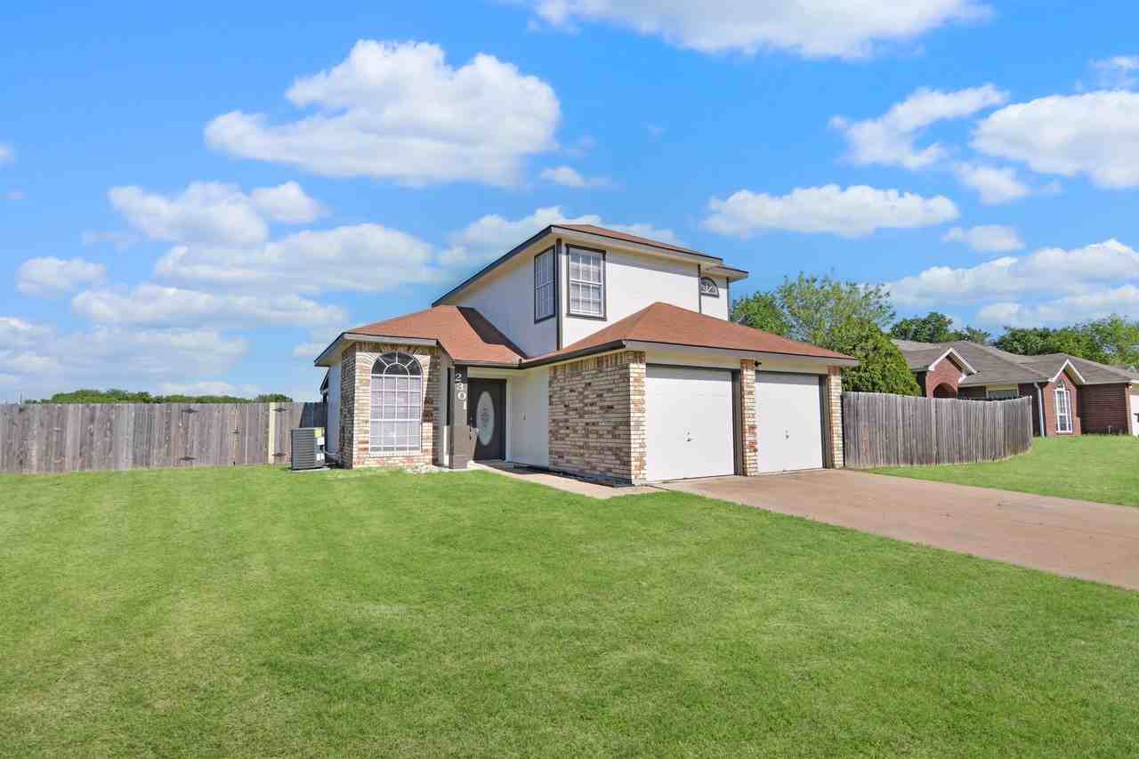 2301 Kilgore Dr - Photo 2 of 18