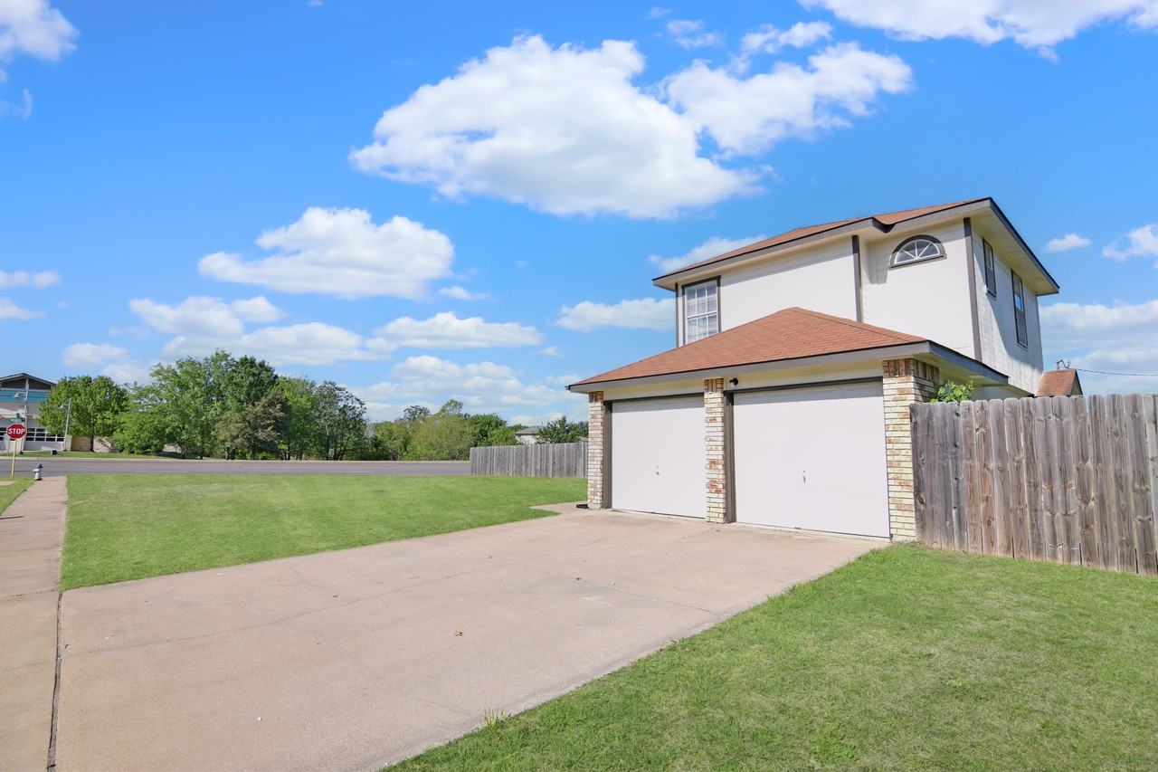 2301 Kilgore Dr - Photo 3 of 18