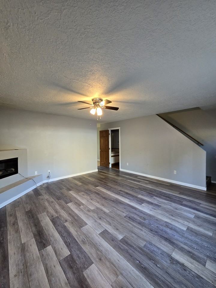 131 Se Ainslee Ave - Photo 2 of 22